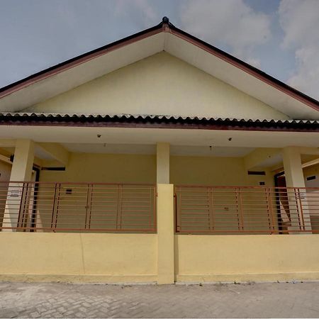 Spot On 92902 Sunyoto Homestay Syariah Mojokerto Exterior photo