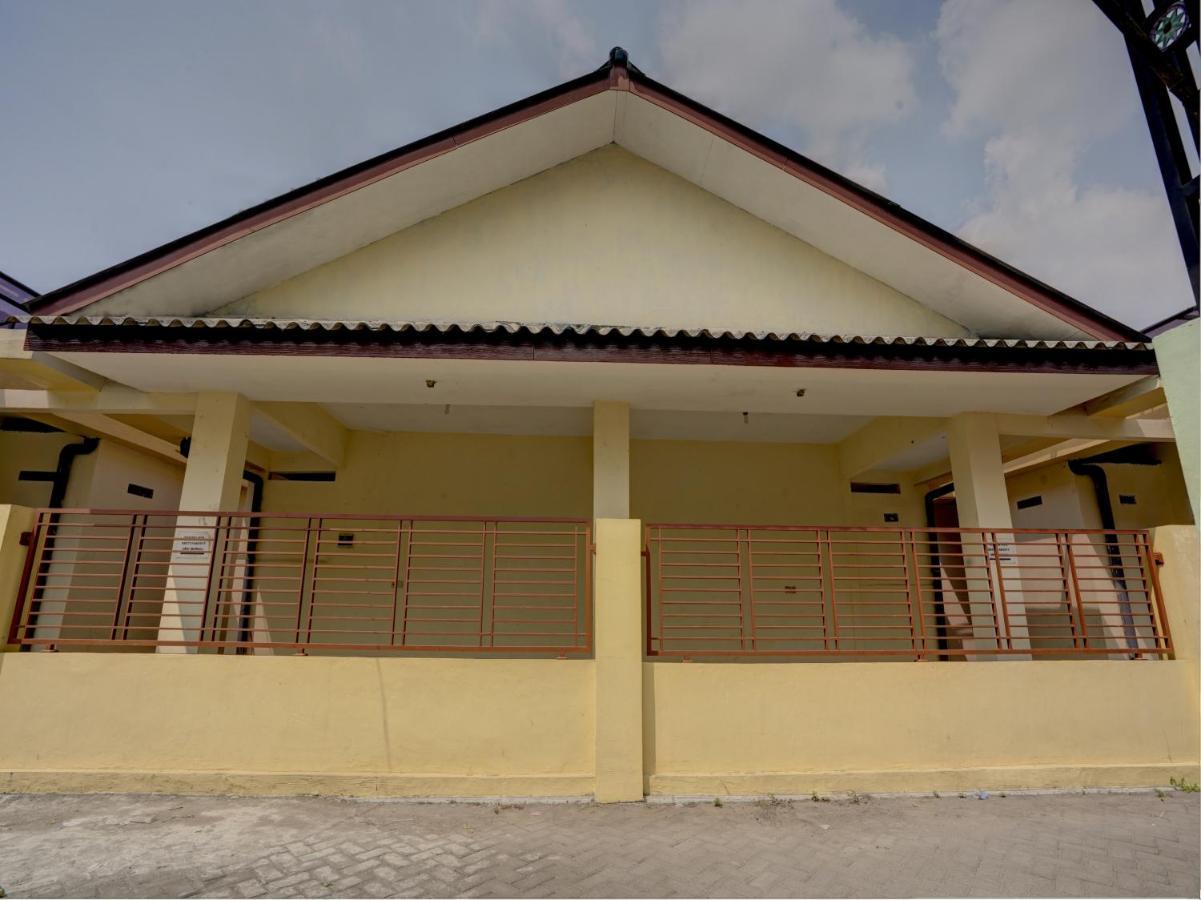 Spot On 92902 Sunyoto Homestay Syariah Mojokerto Exterior photo