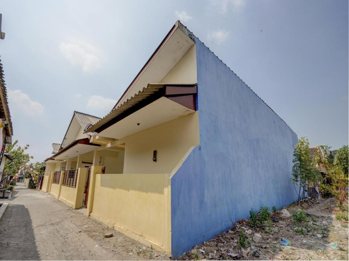 Spot On 92902 Sunyoto Homestay Syariah Mojokerto Exterior photo